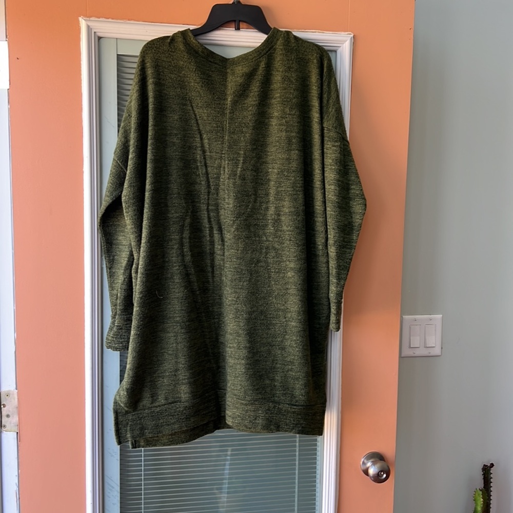 Beautiful Green Zenana - Picture 2 of 3